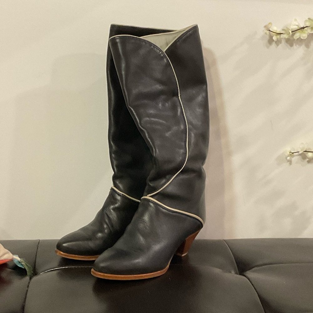 Santana Canada Black Heeled Boots with White Piping